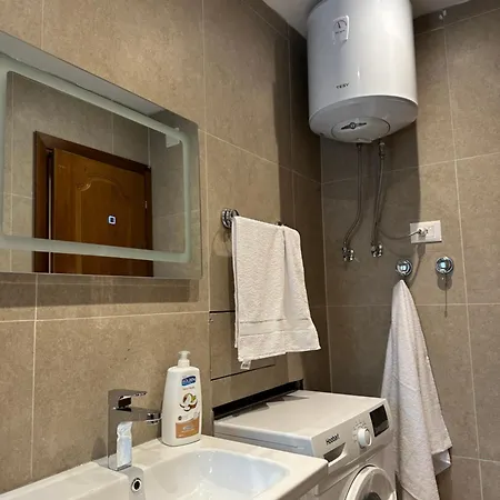 Tirana Home 地拉那